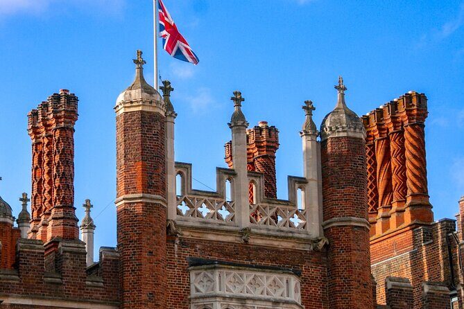 Stunning Hampton Court Palace Private Day Trip from London - The Itinerary: What to Expect