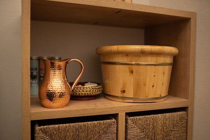 Thai Foot and Legs Massage of 30 min at THAI MASSAGE ALURA - Price and Value Analysis