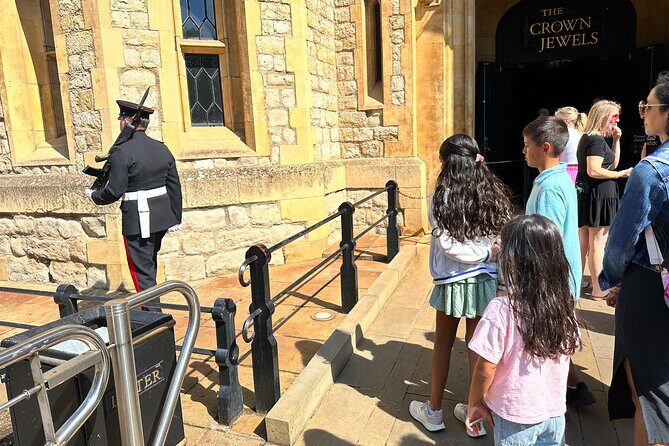 Tower of London Private Tour with Blue Badge Guide - The Experience: Pros and Cons