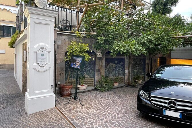 Transfer Rome to Airport or Airport to Rome Fiumicino/Ciampino - Punctuality and Communication: The Heart of the Service