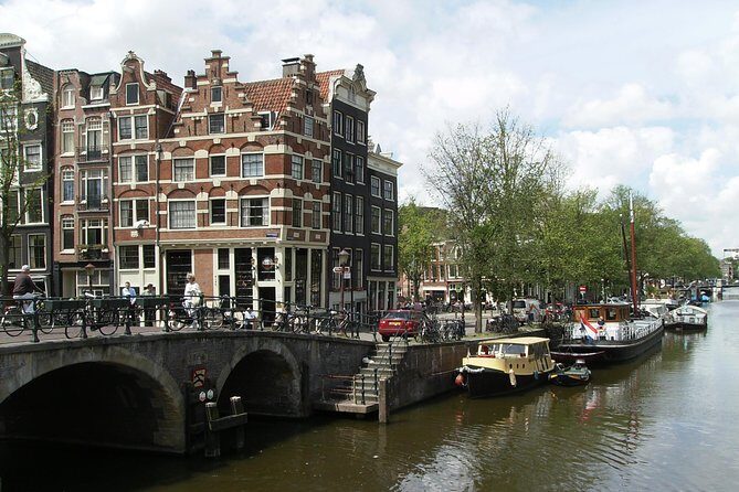 Walking tour of 2 hours of the highlights of Amsterdam - What Does the Tour Include and Exclude?