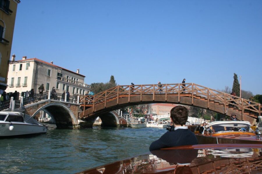 1-Hour Motor Boat Ride on Grand Canal - What to Expect During the Tour