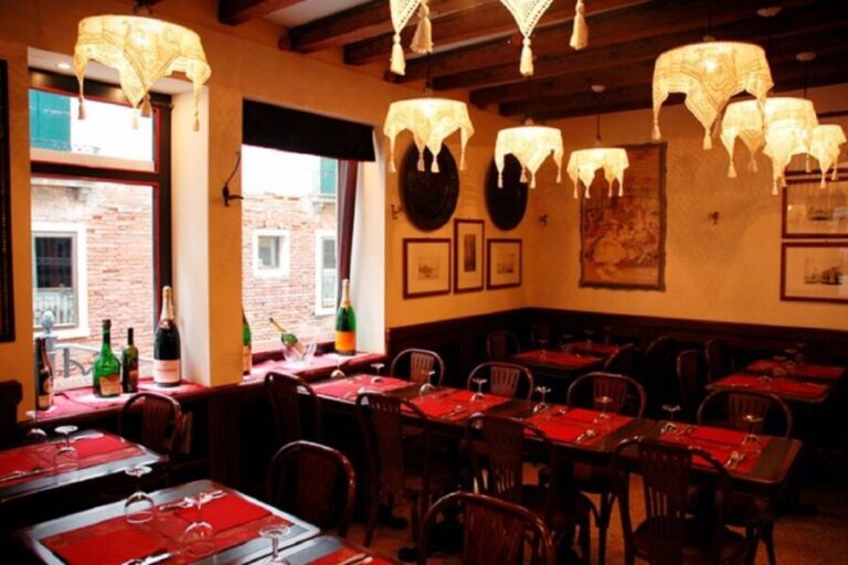 2-Course Dinner in a Typical Venetian Restaurant - What’s the Experience Like?