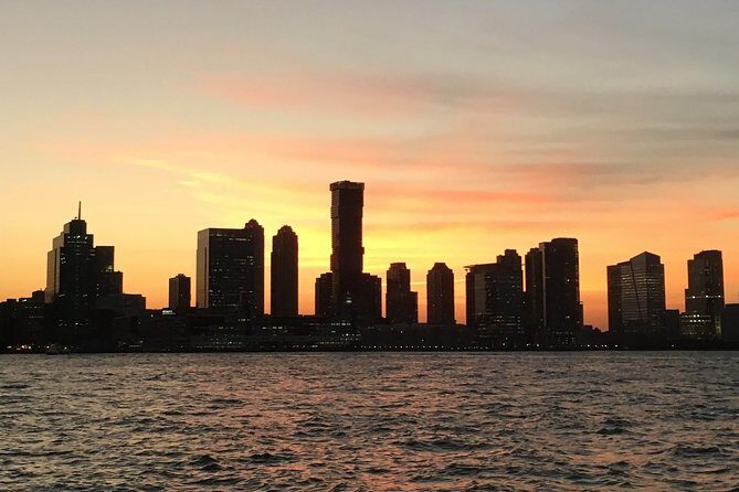2-hour Private Luxury New York City Sunset Boat Tour - The Itinerary: What Stops Make This Special?