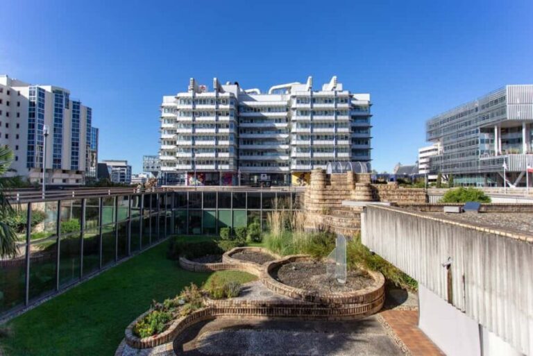 2h Walking tour of the "Ugly" Bordeaux - Practicalities & Tips for Making the Most of It