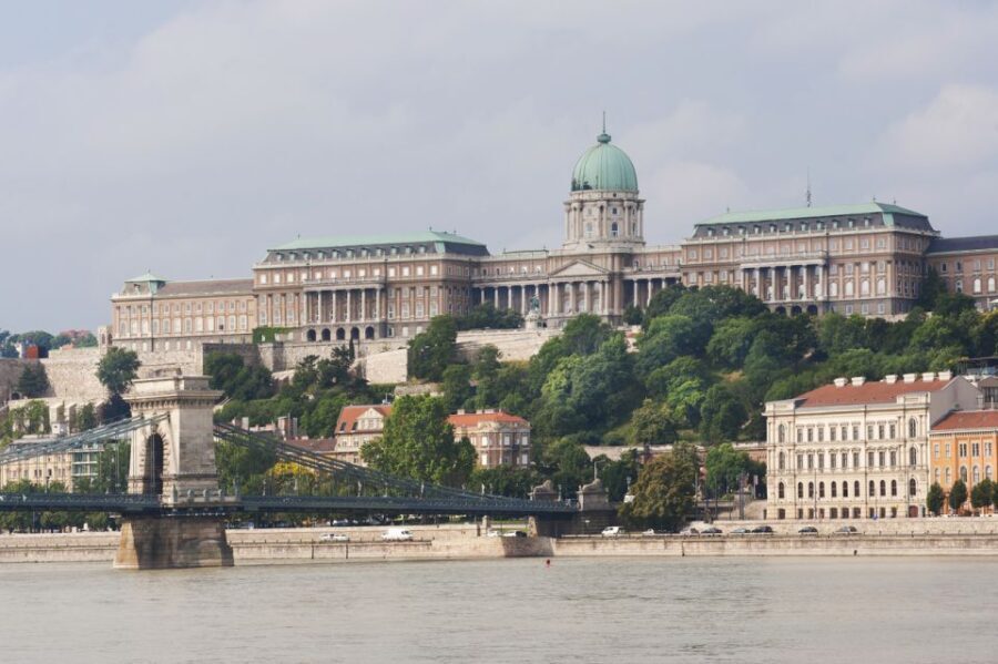 3-Hour Orientation Walking Tour of Buda and Pest - The Highlights and What Makes Them Special