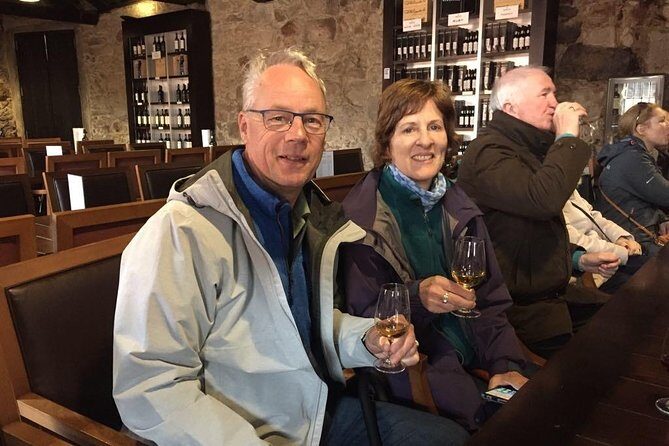 3 table wines & 5 Port wines + Tapas - Crossing the Luis I Bridge and Visiting Gaia