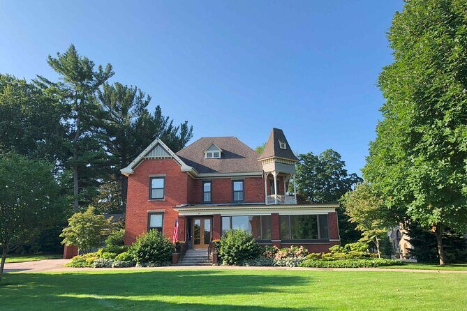 A Self-Guided Walking Audio Tour of Holland, Michigan - The Route Breakdown: What You’ll See and Hear