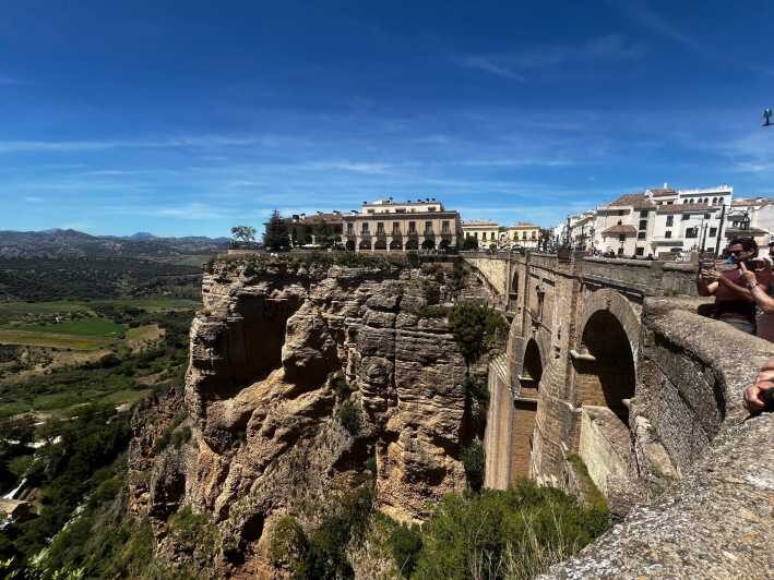 ab Marbella/Estepona: VIP-Tour Ronda + Setenil d. l. Bodegas - The Private, Customized Experience