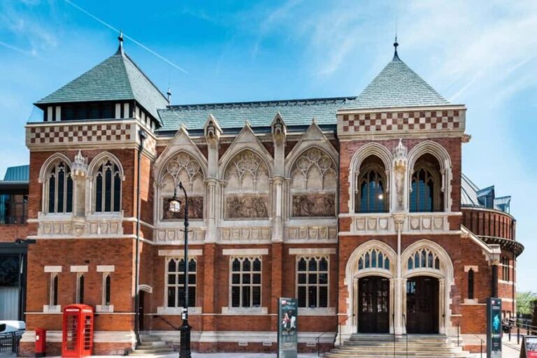 Actor-led New Age Stratford-on-Avon Tour - Who Would Love This Tour?