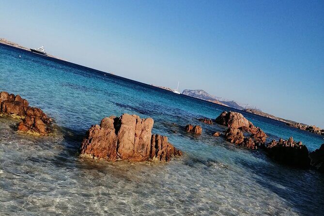 Afternoon excursion (15: 00/19: 00) by rubber boat in the archipelago of La Maddalena. - The Itinerary in Detail