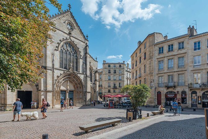 Airport Transfer: Airport BOD to Bordeaux by Business Car - The Experience in Detail