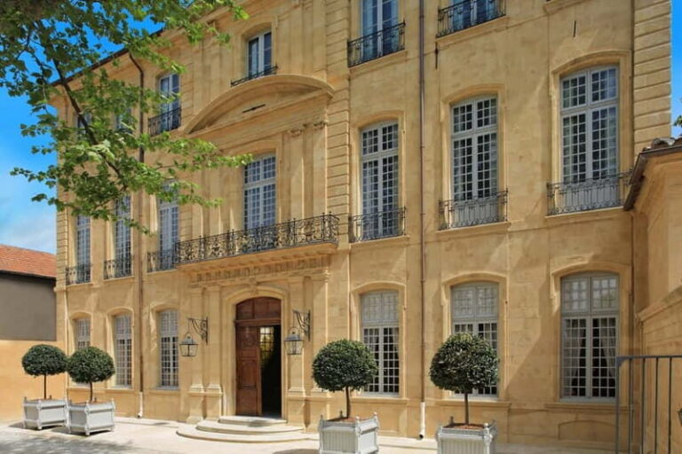 Aix-en-Provence: Caumont - Centre d'Art + Exposition - The Art Exhibition: "Regards d’un collectionneur"