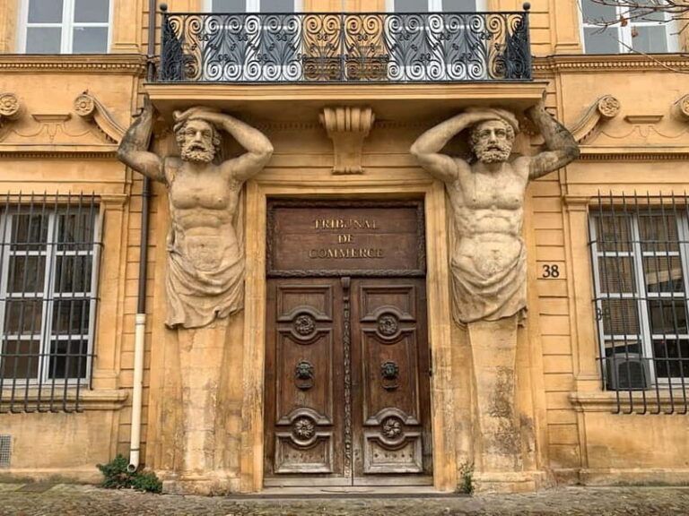 Aix-en-Provence: Guided Walking Tour with Calisson Tasting - The Itinerary in Detail