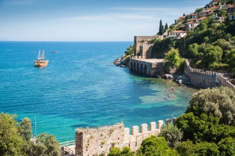 Alanya: Boat Trip with Lunch, Drinks, and Swim Stops - The Lunch and Refreshments