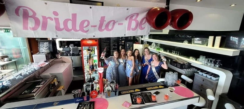 Albufeira: Cocktail Making Class at The Waterfront - The setting and location