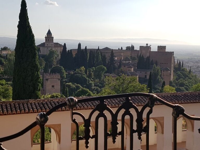 Alhambra: Generalife Gardens & Alcazaba Fast-Track Tour - Exploring the Highlights