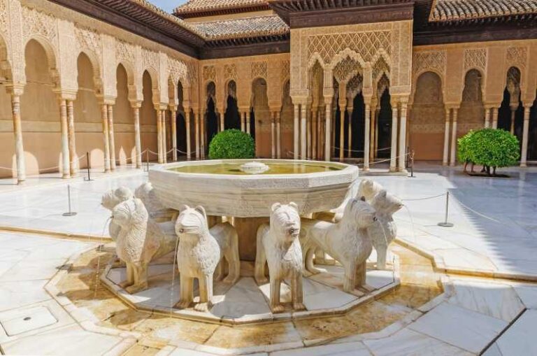 Alhambra & Nasrid Palace: Private Tour with Tickets - The Itinerary and What to Expect