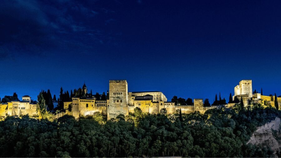 Alhambra: Nasrid Palaces Guided Night Tour without tickets - The Details That Matter
