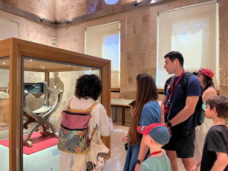 Alhambra Surroundings: History, Architecture and Legends - A Deep Dive into the Tour Experience