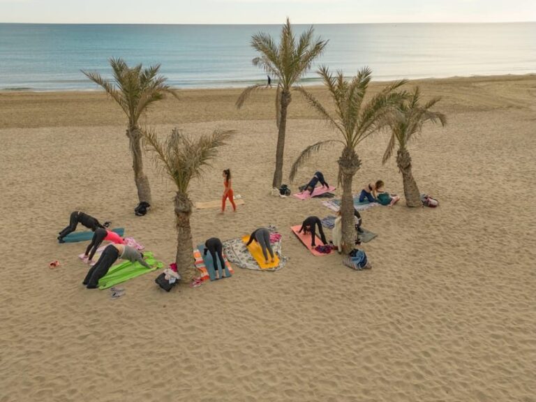 ALICANTE: Sunrise Yoga class on the beach & breakfast - Timing and Practical Info