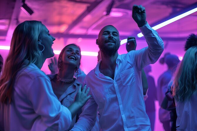 Alternative bar tour with dinner in the art district - Who Will Love This Tour?