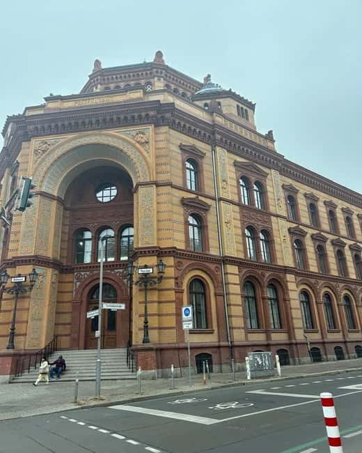 Alternative tour of Berlin in Spanish - A Deep Dive into the Alternative Berlin Experience