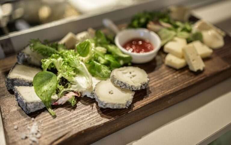 Amboise: Caves Ambacia Visit and Wine Tasting - Group Size and Accessibility