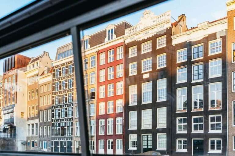 Amsterdam: Cheese & Wine Cruise Tasting Experience - The Itinerary: A Gentle Tour of Amsterdam’s Highlights