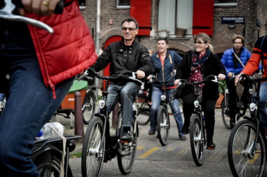 Amsterdam: Guided City Bike Tour in French - Who Will Love This Tour?
