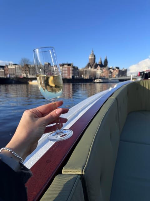 Amsterdam: Historic Boat Cruise with open bar and nibbles - What’s Included in the Cruise