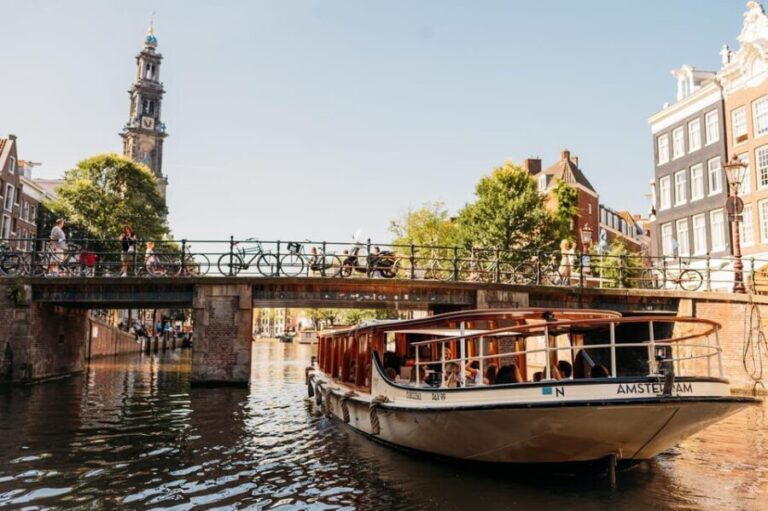Amsterdam: King's Day Party Cruise with Open Bar & Music - The Party Atmosphere and Music