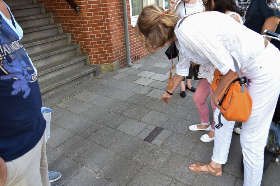 Amsterdam: Life of Anne Frank and Neighborhood Walking Tour - The Value of the Experience