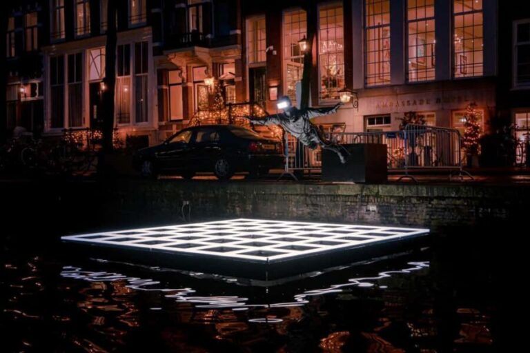 Amsterdam: Light Festival Boat with Hot Choco & Stroopwafel - FAQs