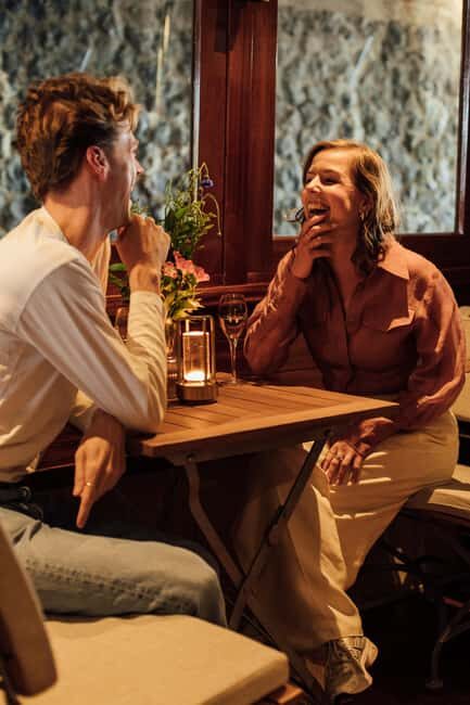 Amsterdam: Luxury Saloon Boat Cruise with Cocktails & Waffle - The Itinerary in Detail