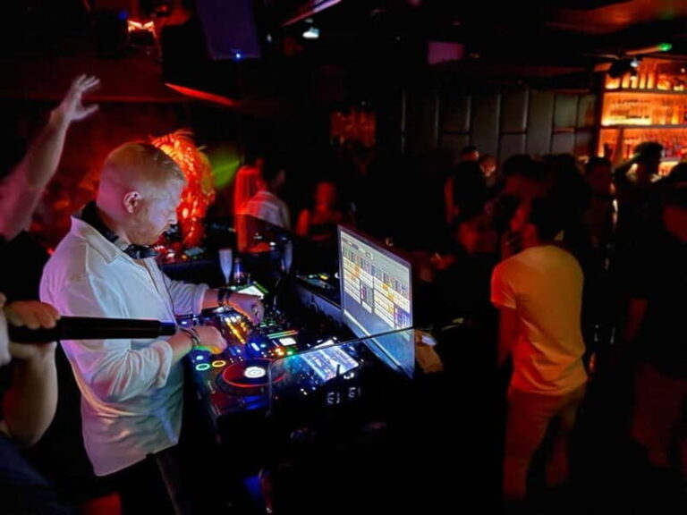 Amsterdam: New Year's Eve Pub Crawl Party and VIP Club Entry - Practical Details and Value