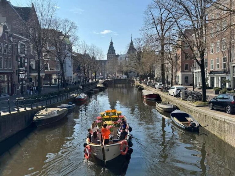 Amsterdam: Premium Tulip Boat Canal Tour - The Floral Display and Photo Opportunities