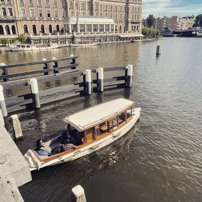 Amsterdam: Private Boat Tour Amsterdam & Welcome Drink 90min - What Travelers Say