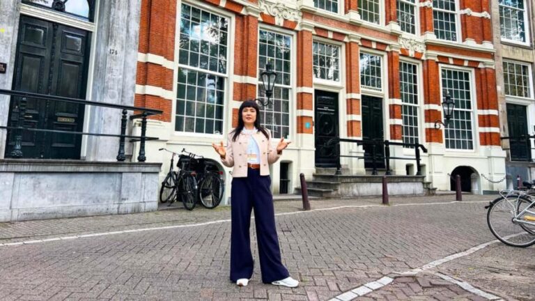 Amsterdam: Private Golden Age Architecture Walking Tour - Exploring Amsterdam’s Iconic Canal District