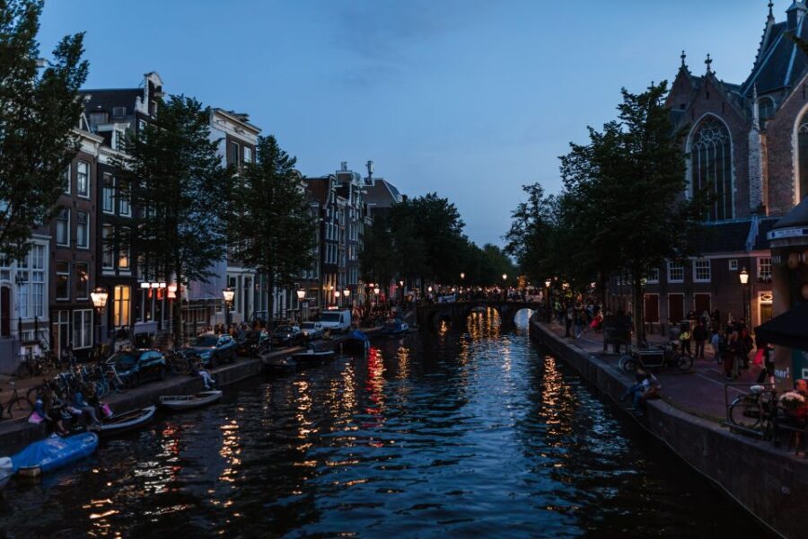 Amsterdam: Private Night Tour of Speakeasies and Bars - Who Should Consider This Tour?