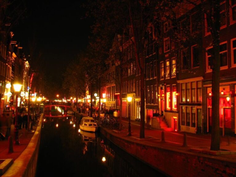 Amsterdam: Private Red Light District and Food Tour - The Value of a Private Guided Tour