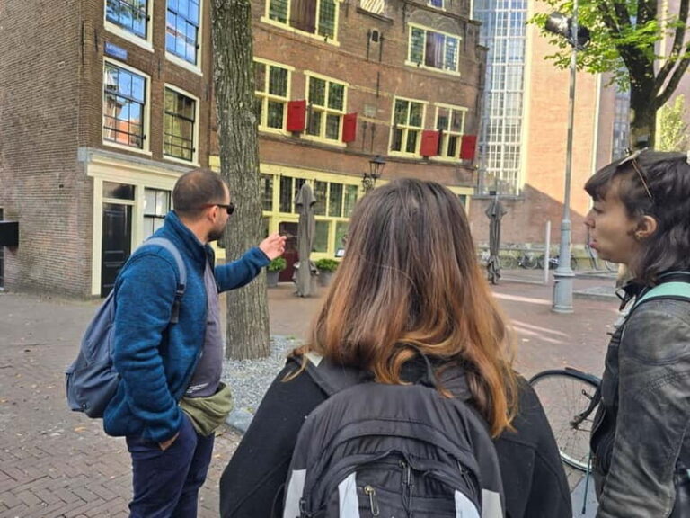 Amsterdam: Private walking tour with Coffee & Anne Frank VR - Starting Point and Route