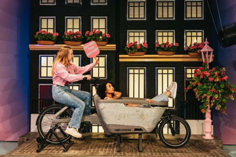 Amsterdam: The Upside Down Experience Entrance Ticket - What are the highlights?