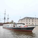 Amsterdam: Traditional Canal Cruise with Bar on Board - The Experience in Detail