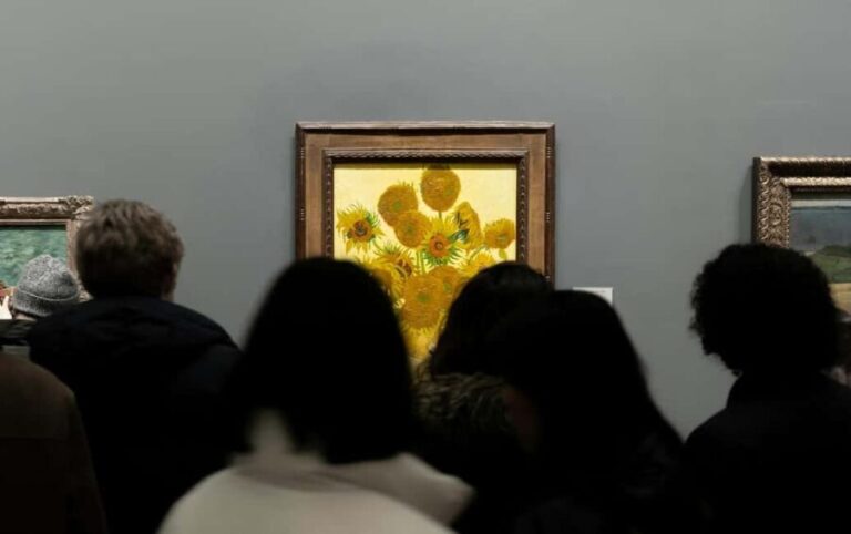 Amsterdam: Van Gogh Museum & Giethoorn Private Tour - Exploring the Ultimate Dutch Day: Van Gogh & Giethoorn