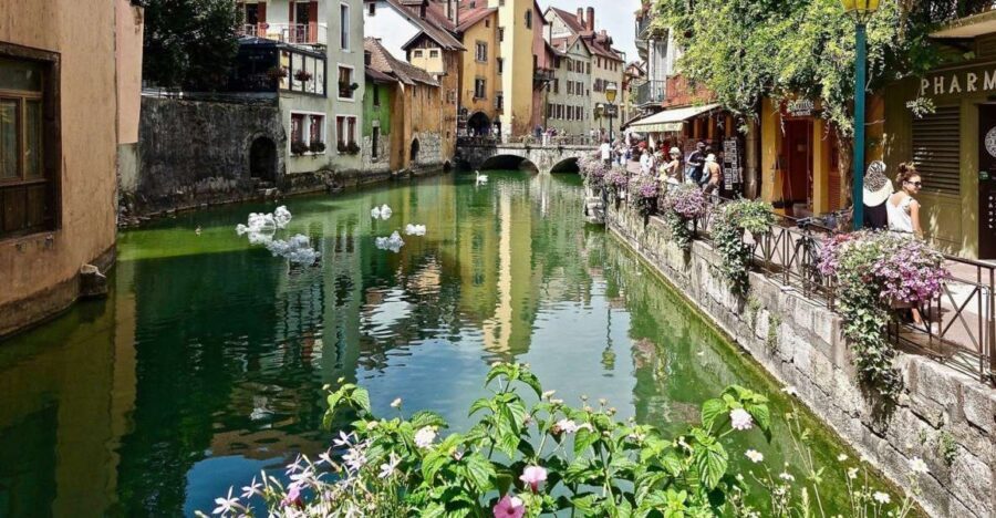 Annecy: Private Guided Tour - Discover "Venice of the Alps" - What to Expect on the Tour