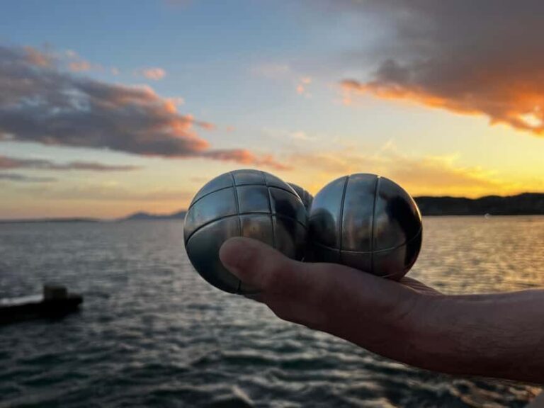 Antibes : Play Pétanque by the sea with a passionate host - The Experience Itself