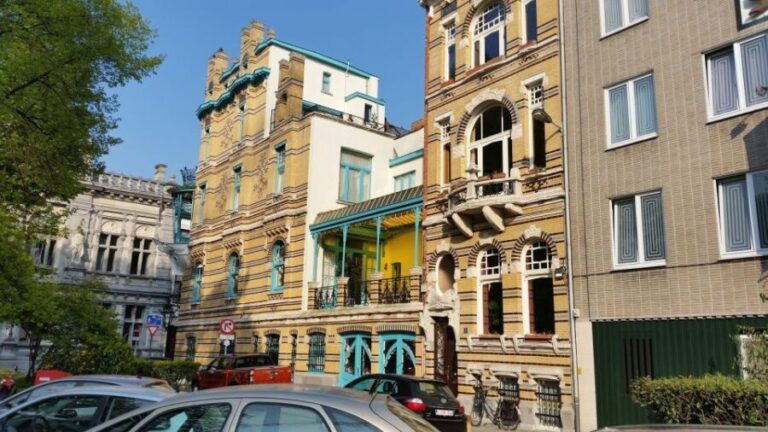 Antwerp: Walking Tour from Steen to Central Station - Why This Tour Works Well