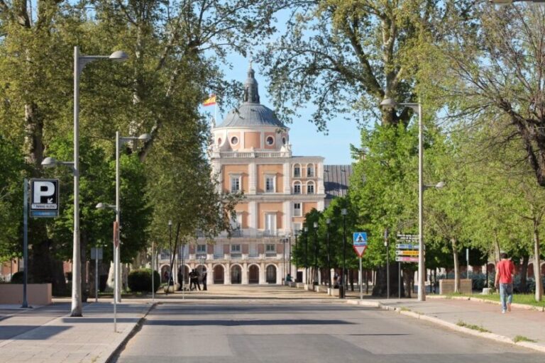 Aranjuez: City and Gardens Guided Walking Tour - Exploring the Princes Garden
