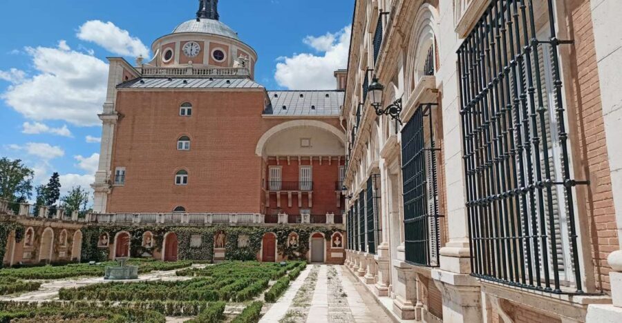 Aranjuez: Royal Palace Guided Tour - The Practicalities: Pricing and Logistics